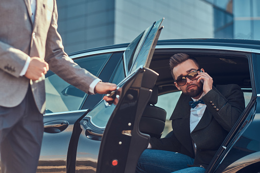 Book Car Service PBI Airport & Palm Springs, FL – Black, SUV, Limo, Chauffeur