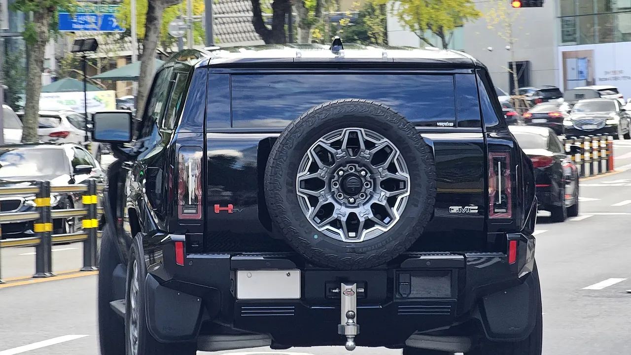 GMC HUMMER EV SUV BT1UG Void Black