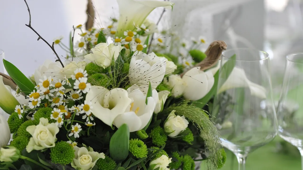 White wedding flower arrangement