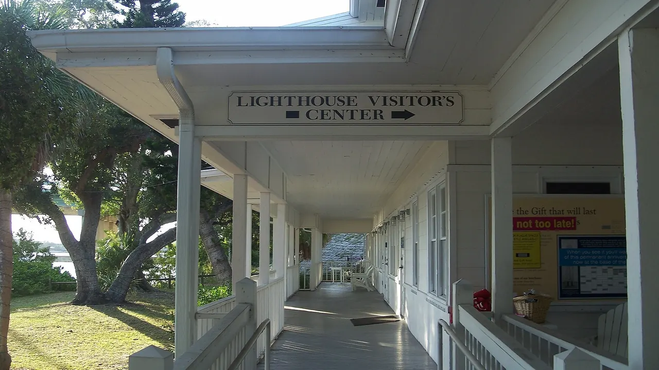 Jupiter Inlet Lighthouse visitor center walkway